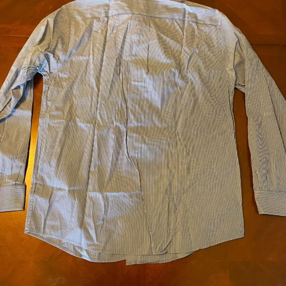 Roundtree & Yorke Blue & White Striped Cotton mens's  Button-Down Shirt M‎